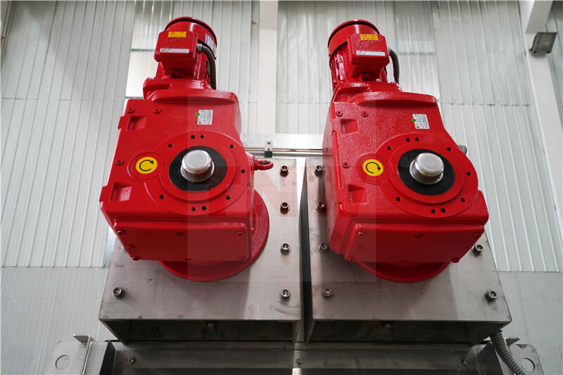 疊螺機的背壓板間隙如何調整？